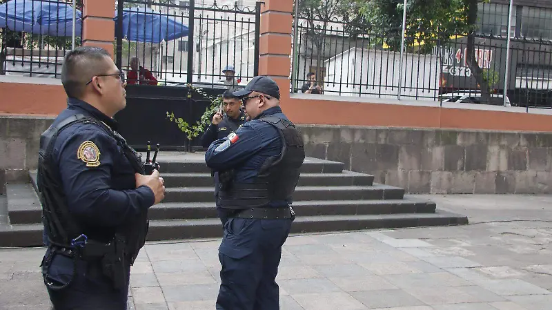 El robo de esculturas y placas de bronce de la iglesia de Los Santos Cosme y Damián; hay un detenido
